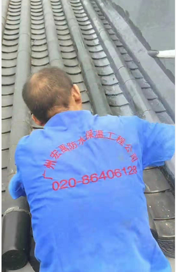 琉璃瓦別墅屋面補漏施工