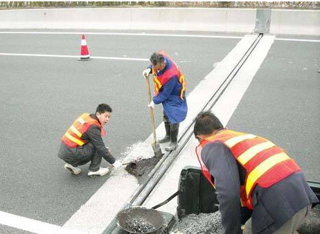 高速公路伸縮縫補(bǔ)漏施工
